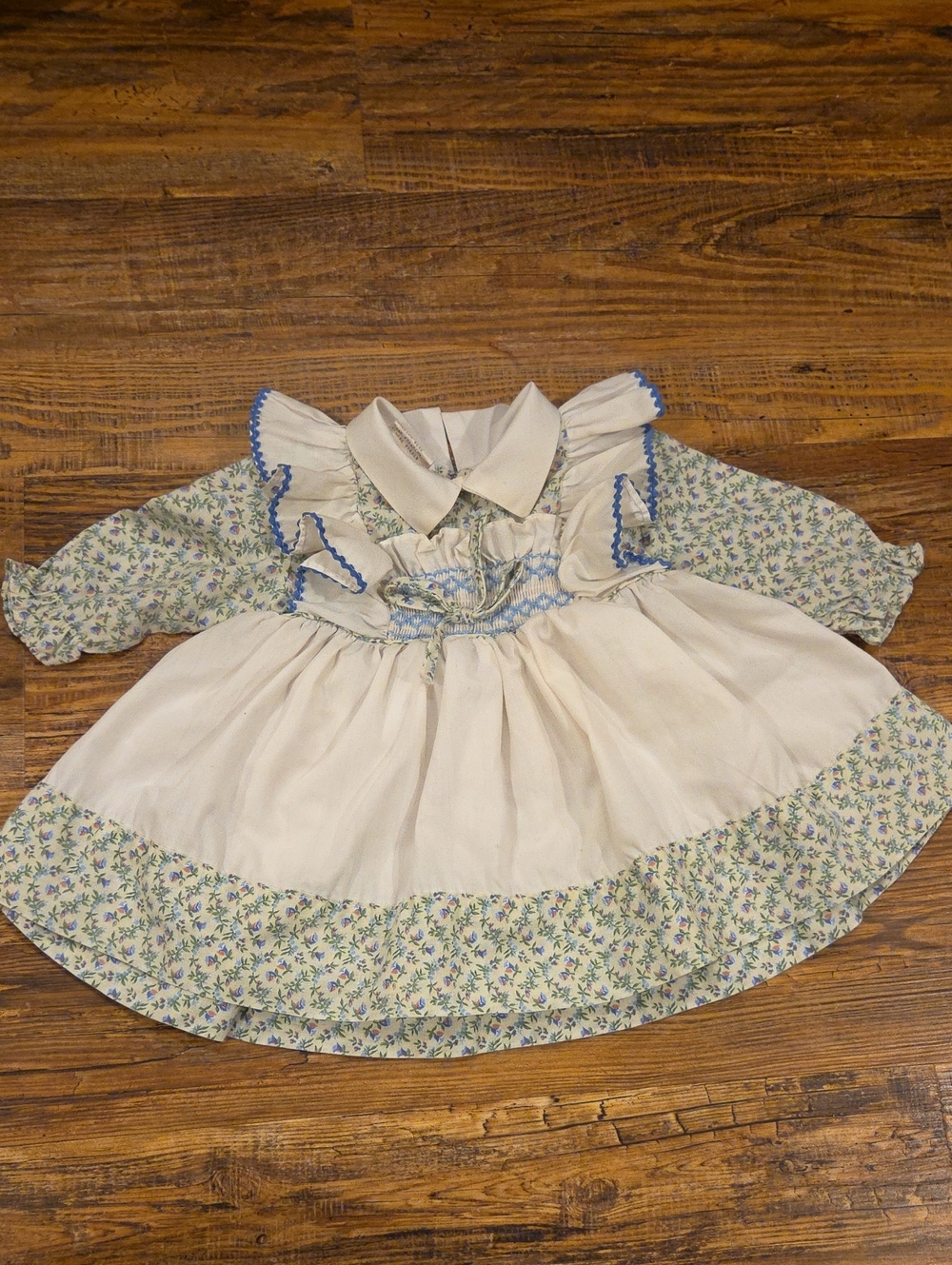 Vintage White and Blue Floral Smocked Girls' Dress with Ruffle Collar